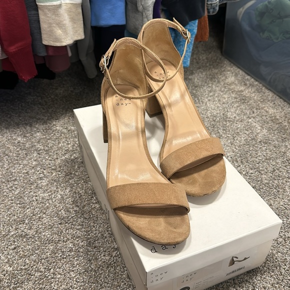 Block Heels - Picture 2 of 4